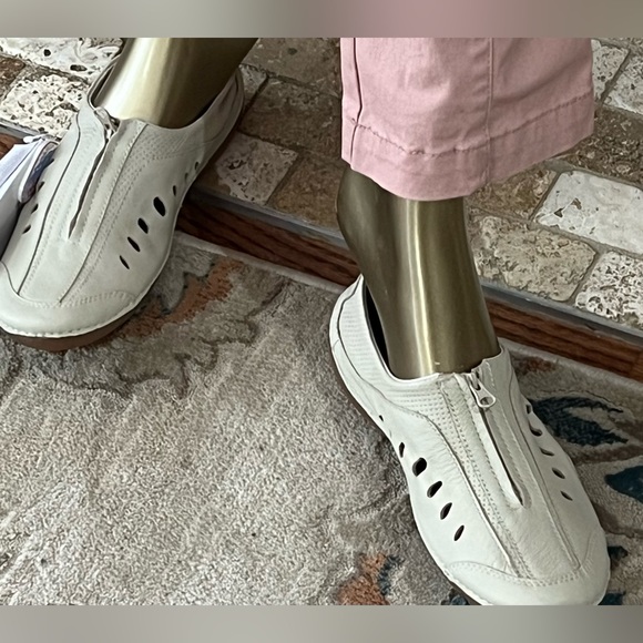 Propet 8 Wide 🆕 Washable Full Grain Leather Swift shoe zip closure washable - Picture 4 of 15